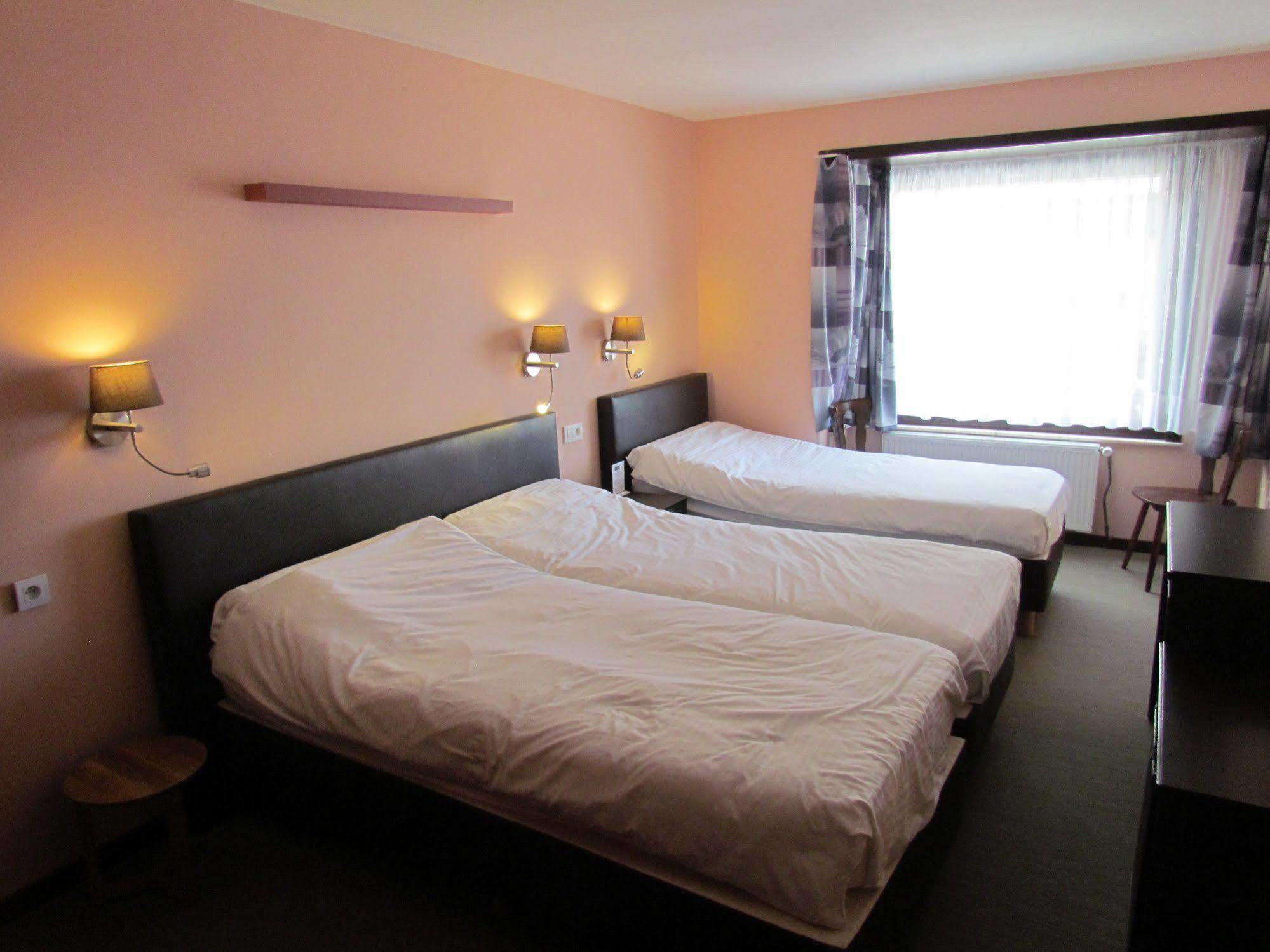 Hotel Uilenspiegel Nieuwpoort Buitenkant foto