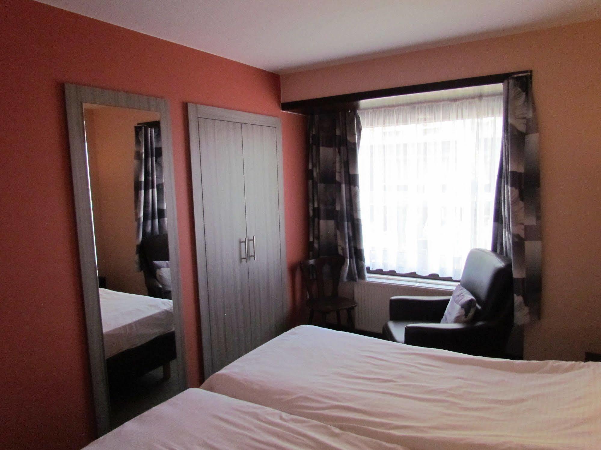 Hotel Uilenspiegel Nieuwpoort Buitenkant foto